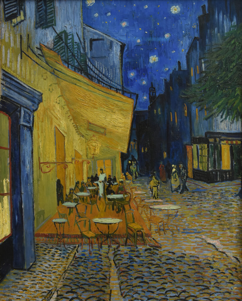 Vincent_van_Gogh_(1853-1890)_Caféterras_bij_nacht_(place_du_Forum)_Kröller-Müller_Museum_Otterlo_23-8-2016_13-35-40